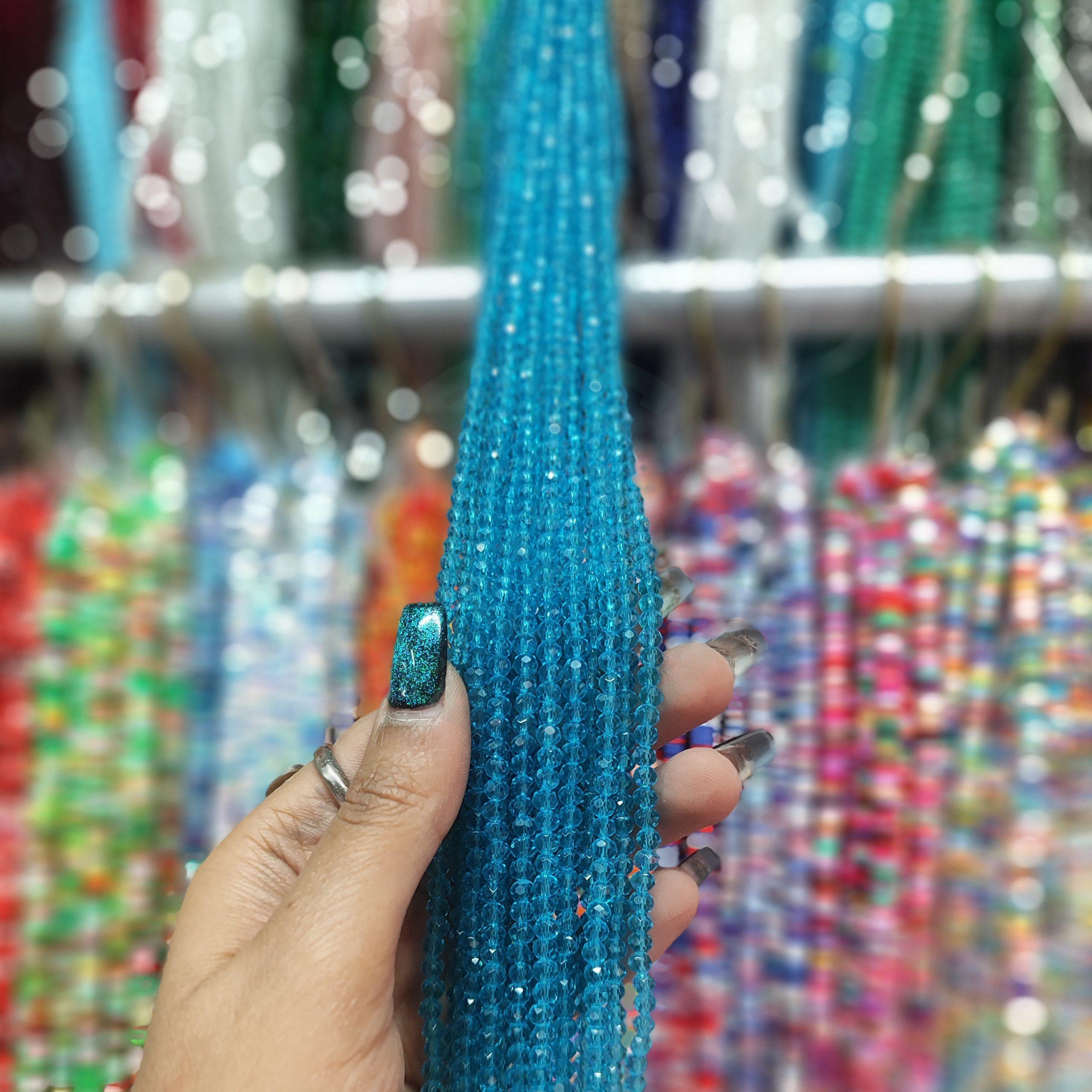 مهره کریستال تراش سایز 4 رنگ آبی آسمانی شیشه ای (ریسه ای)