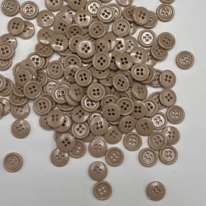 دکمه چهارسوراخ پلاستیکی رنگ کرم(بسته500عددی)