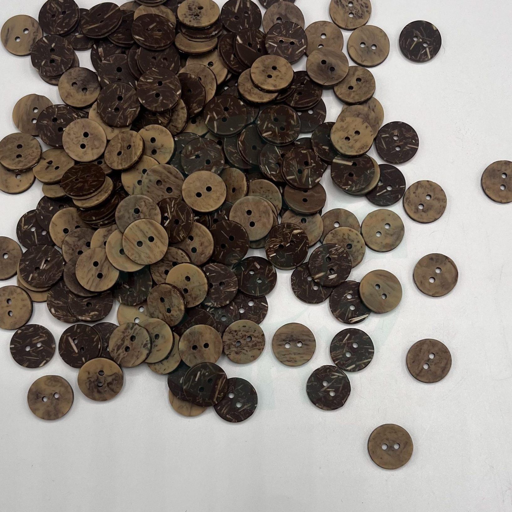 دکمه دوسوراخ طرح چوب سایز 24 (بسته500عددی)